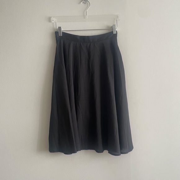 Beautiful Lucy Paris black skirt Size: M - Picture 2 of 4